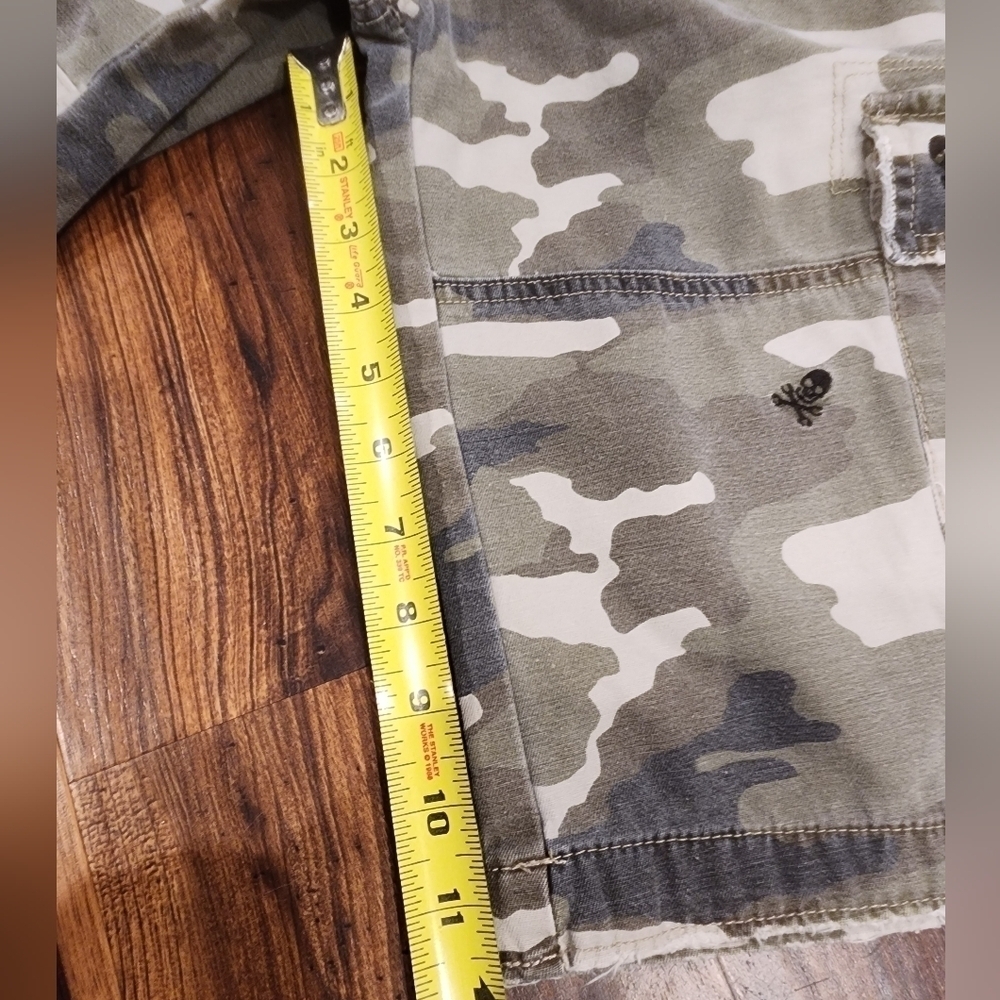 Dickies Camo Cargo Skull and crossbones  Shorts - Picture 7 of 7